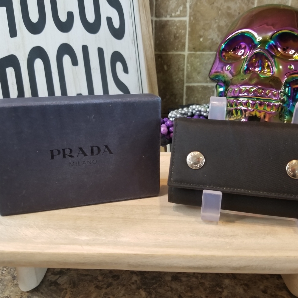 AUTHENTIC Prada 6 Key Holder Case - Picture 2 of 16